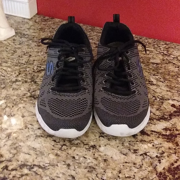 0526 Sketchers Cooled Memory Foam Sneakers* - Picture 2 of 8